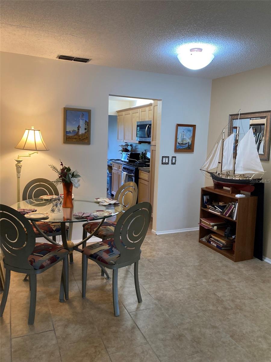 Image 3 of 36 For 5970 80th Street N 412