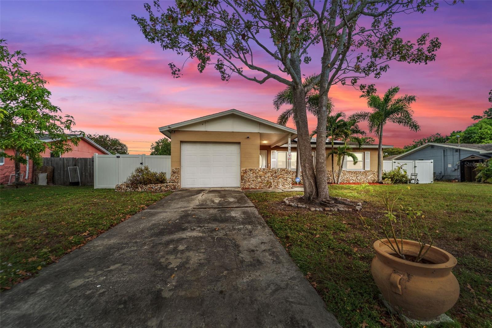Details for 8593 Lantana Drive, SEMINOLE, FL 33777