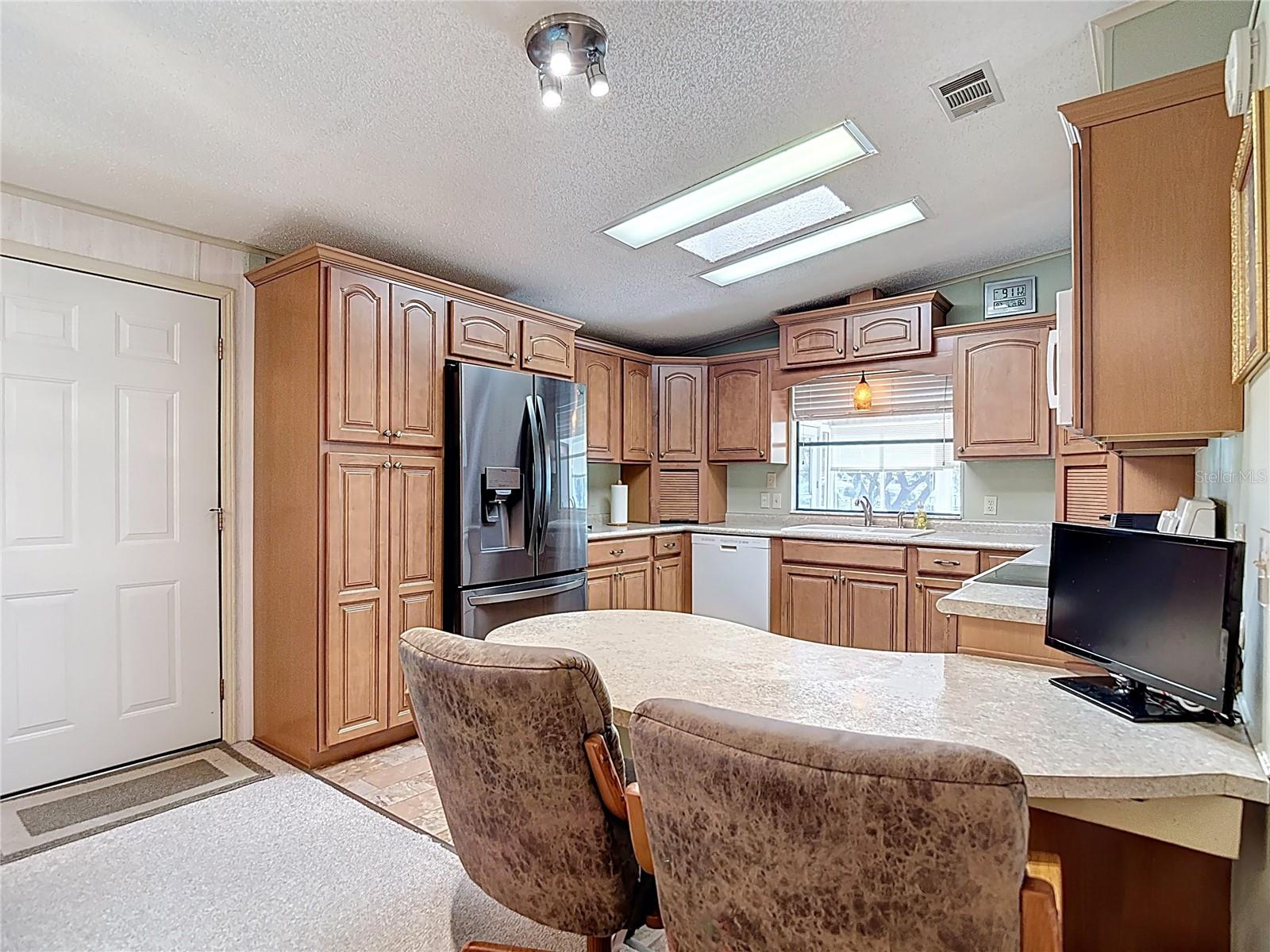 Image 2 of 23 For 14761 Rialto Avenue