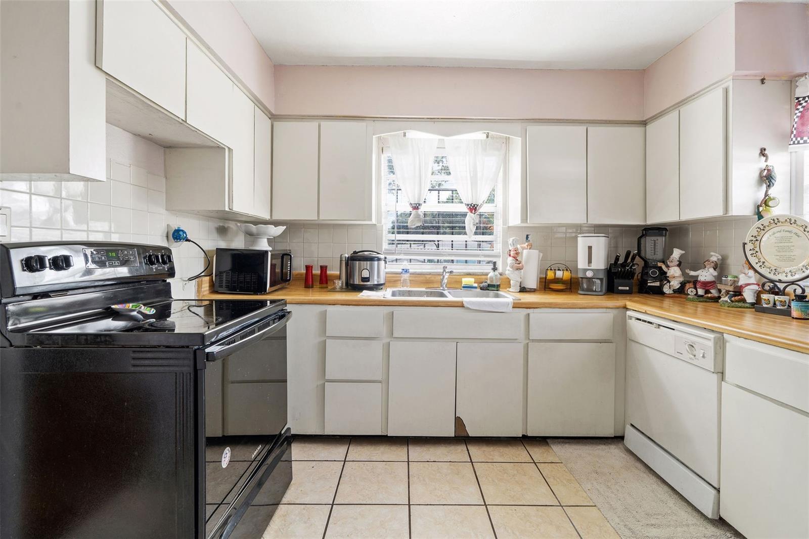Listing photo id 12 for 2708 Matanzas Avenue