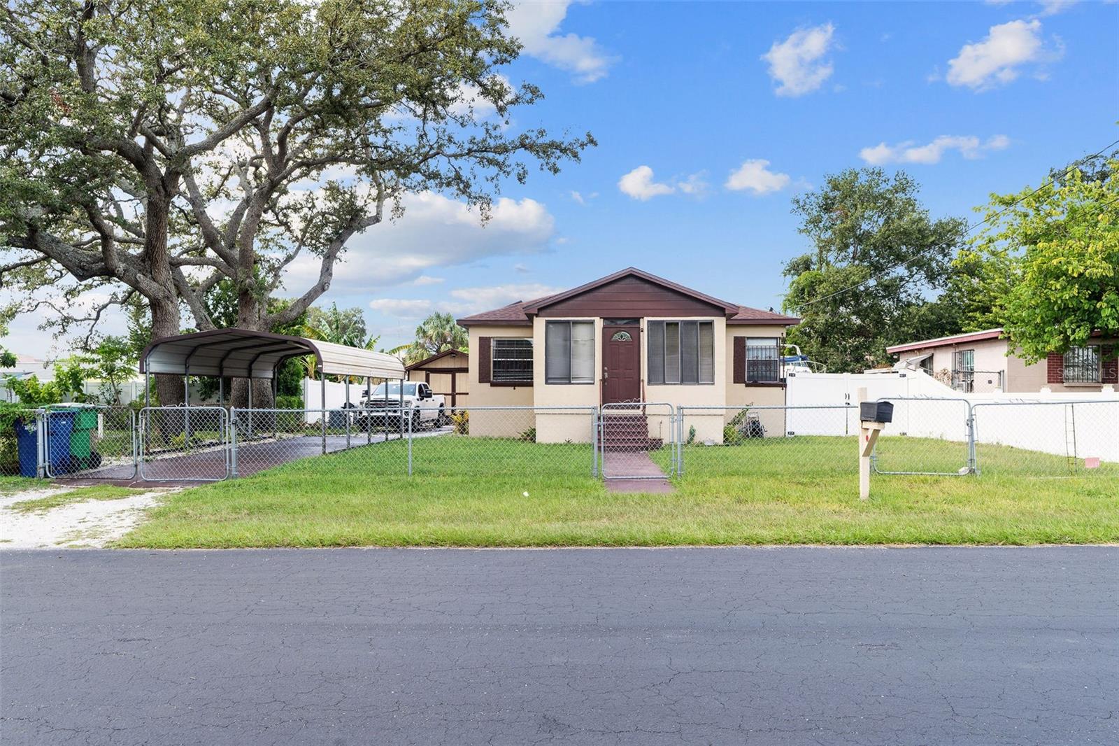 Listing photo id 2 for 2708 Matanzas Avenue