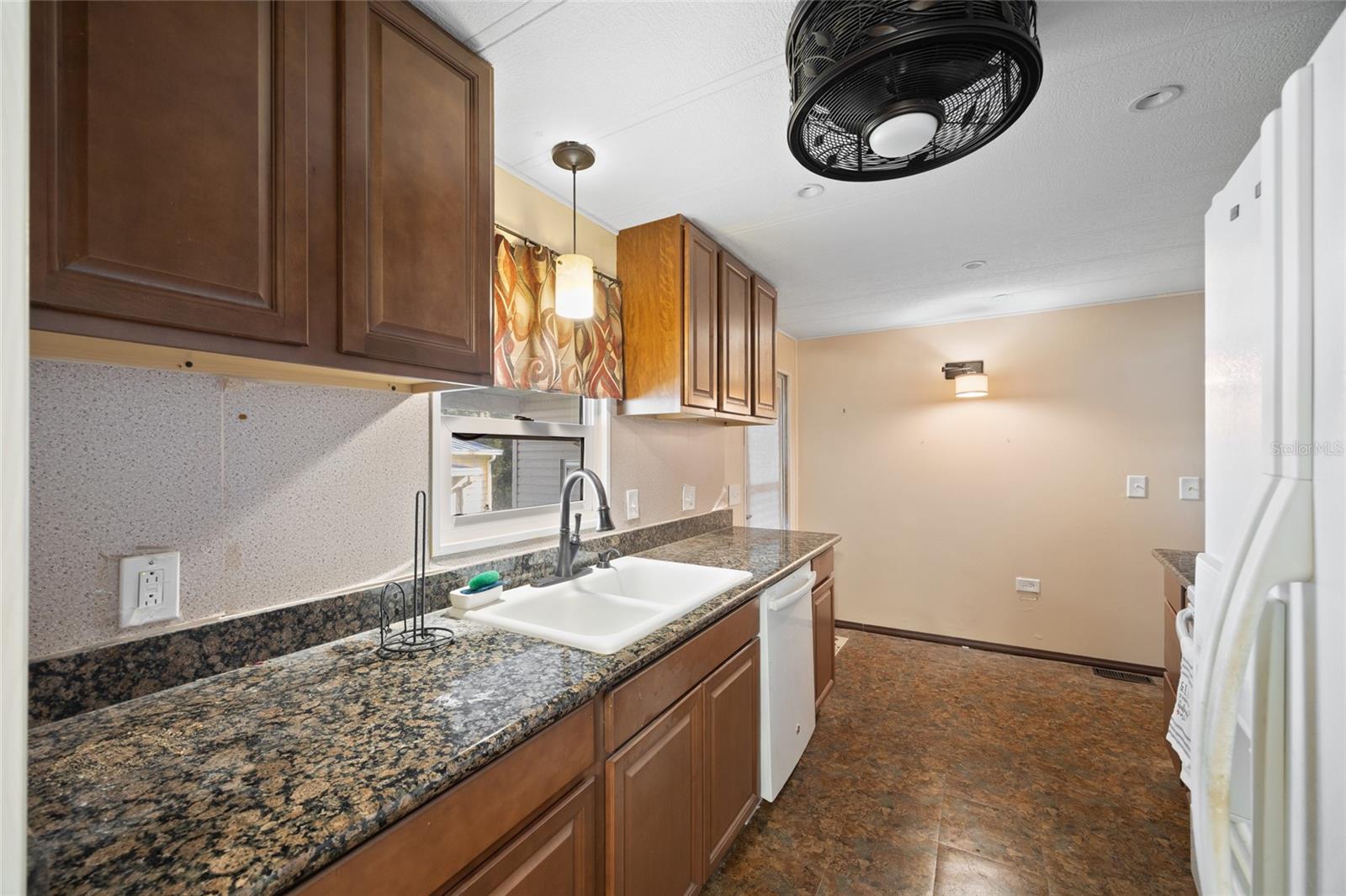 Image 12 of 29 For 70 Live Oak Court 21