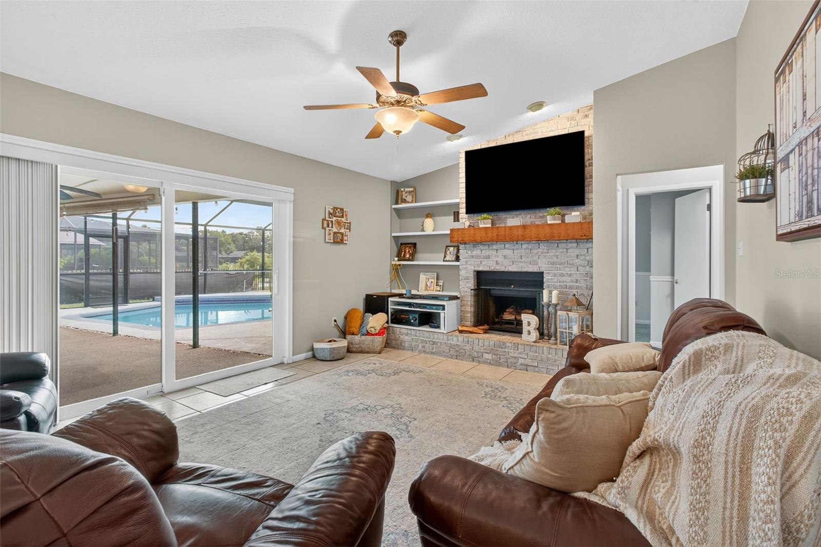 Image 24 of 44 For 3903 Dunaire Drive