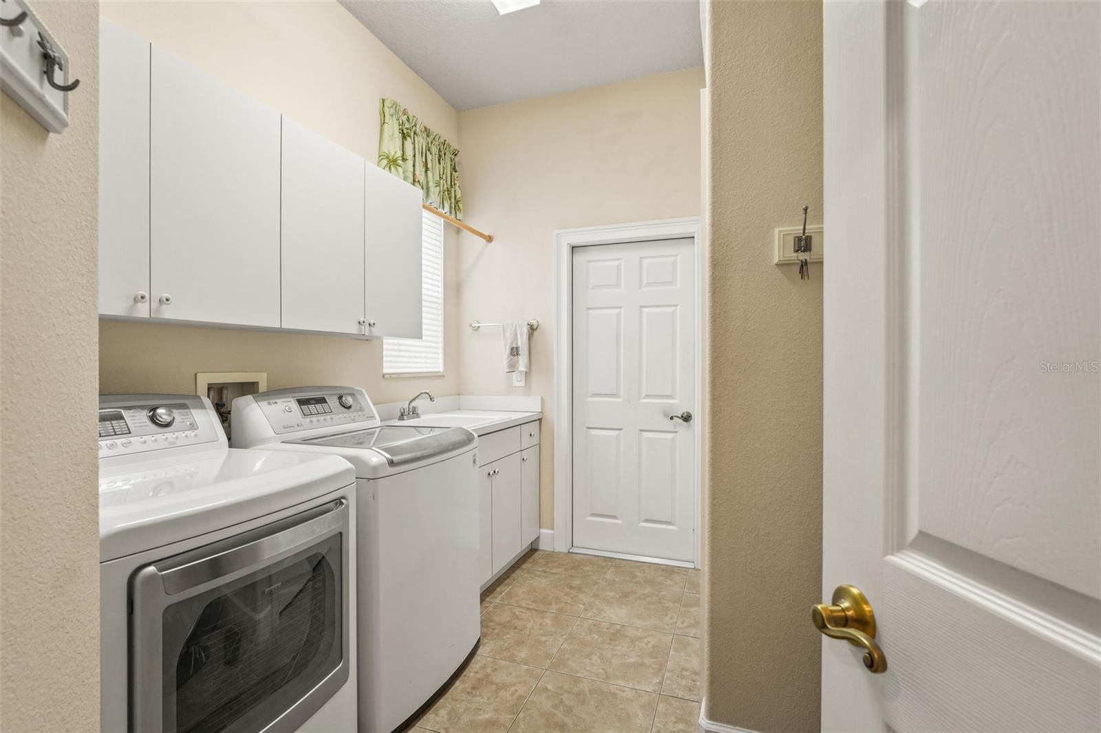 Image 28 of 50 For 9059 Penelope Drive