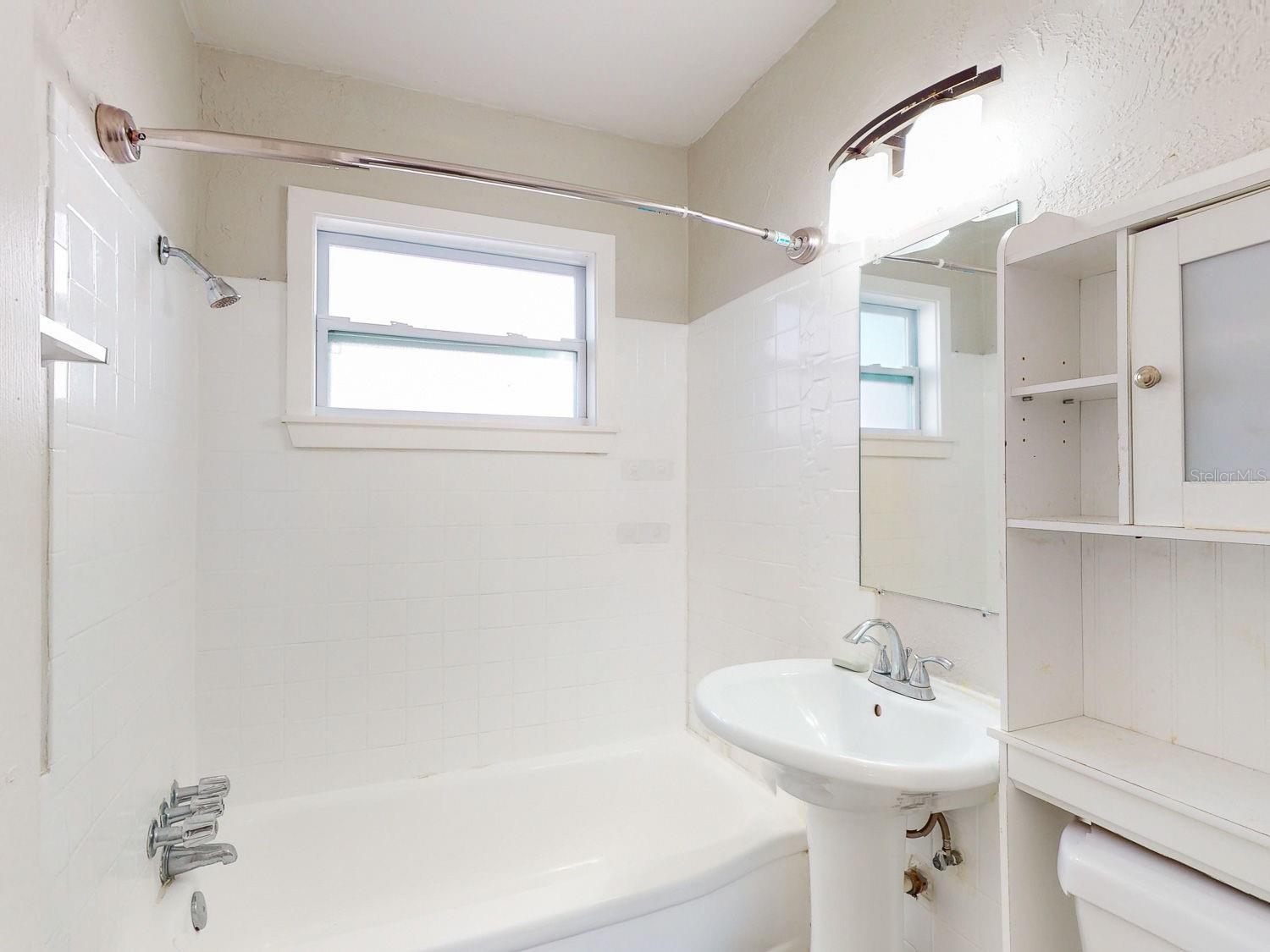 Image 19 of 37 For 827 26th Avenue S