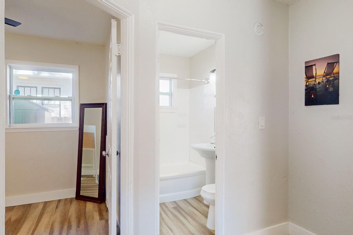 Image 21 of 37 For 827 26th Avenue S