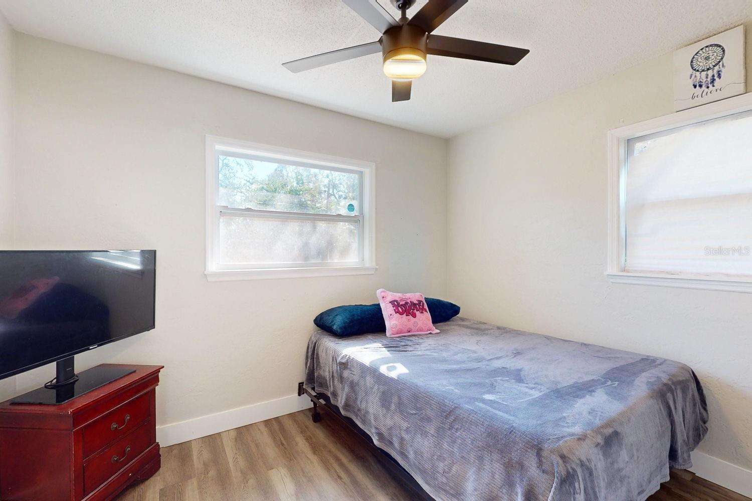 Image 22 of 37 For 827 26th Avenue S