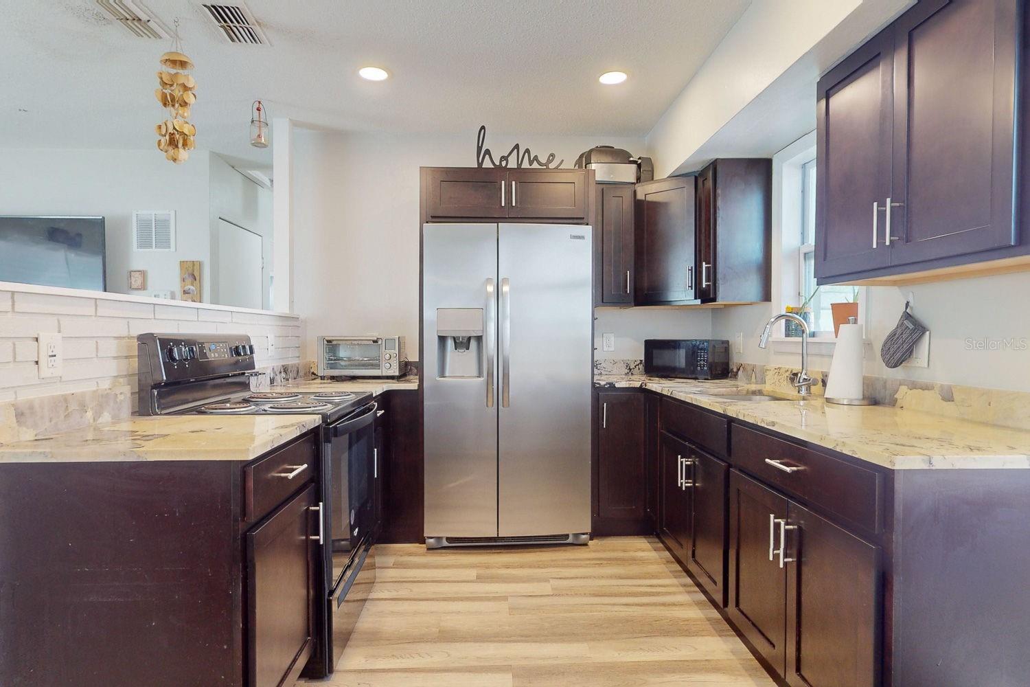Image 3 of 37 For 827 26th Avenue S