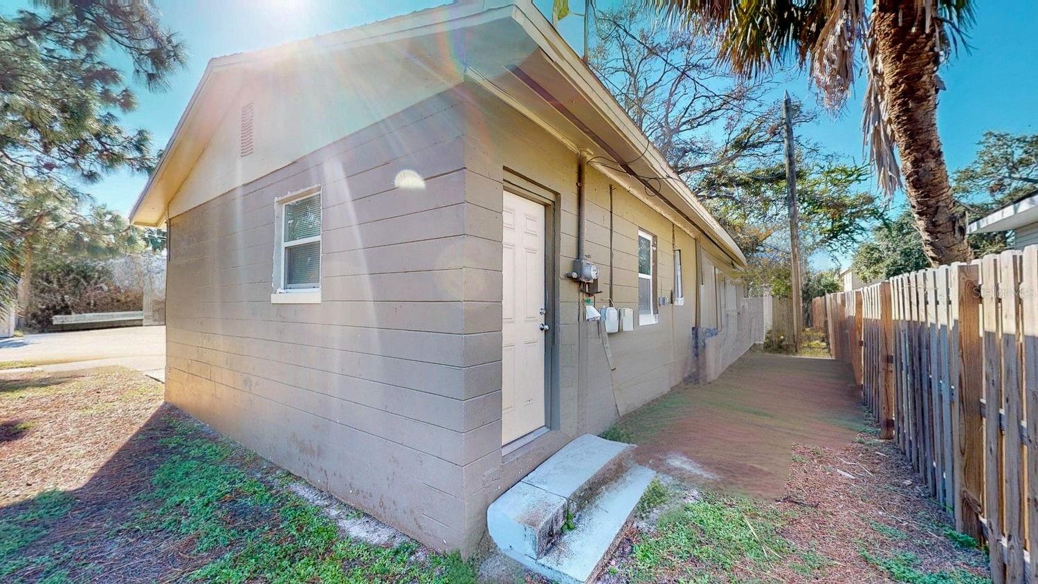 Image 32 of 37 For 827 26th Avenue S