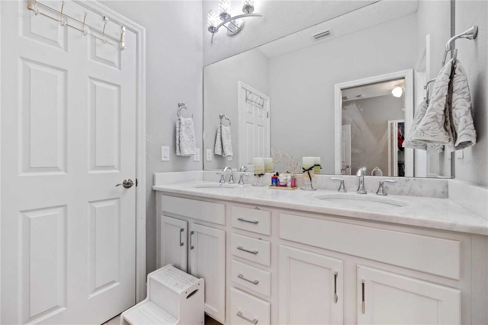 Image 22 of 44 For 3308 Glen Meadow Court