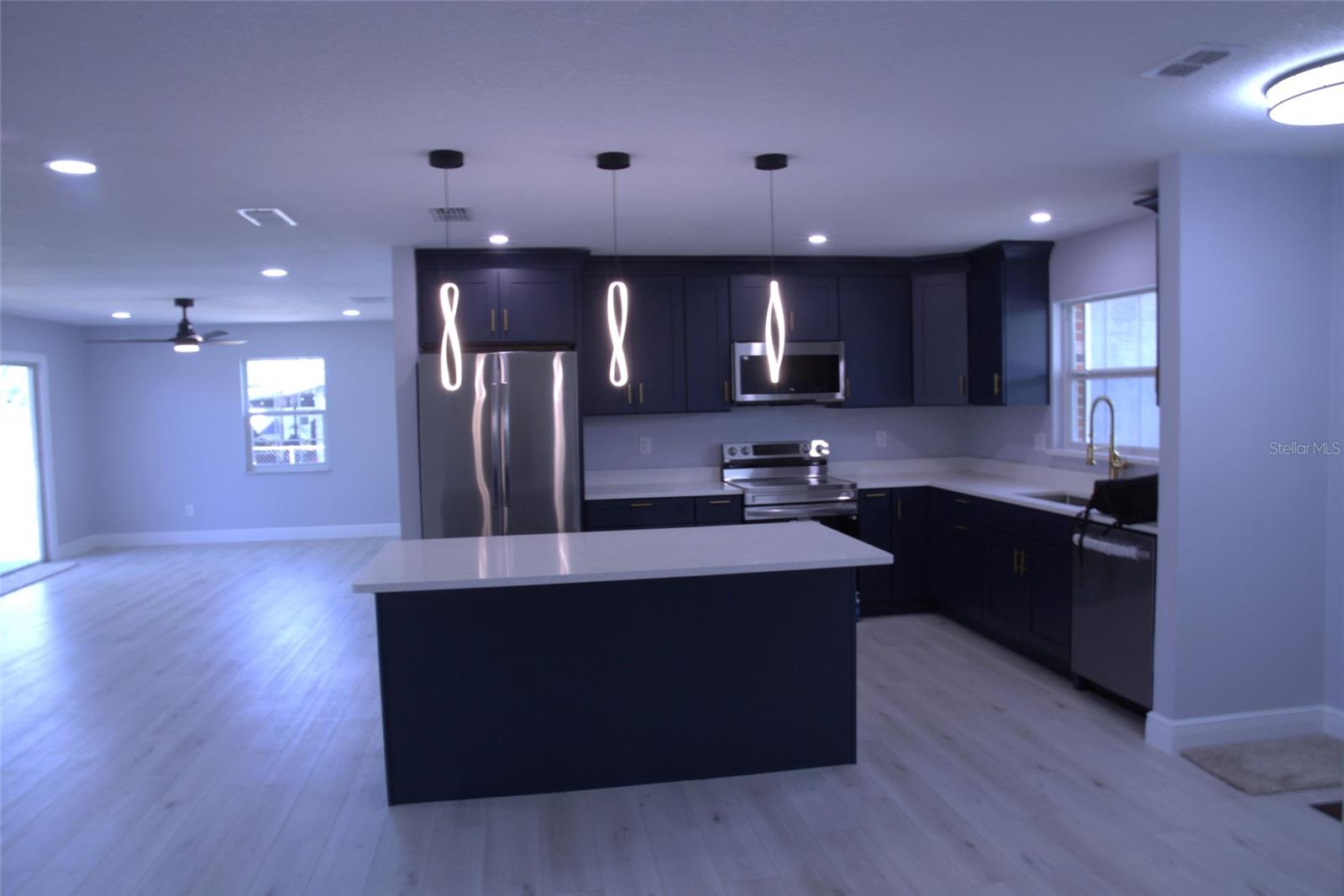 Image 3 of 20 For 4645 Commodore Avenue