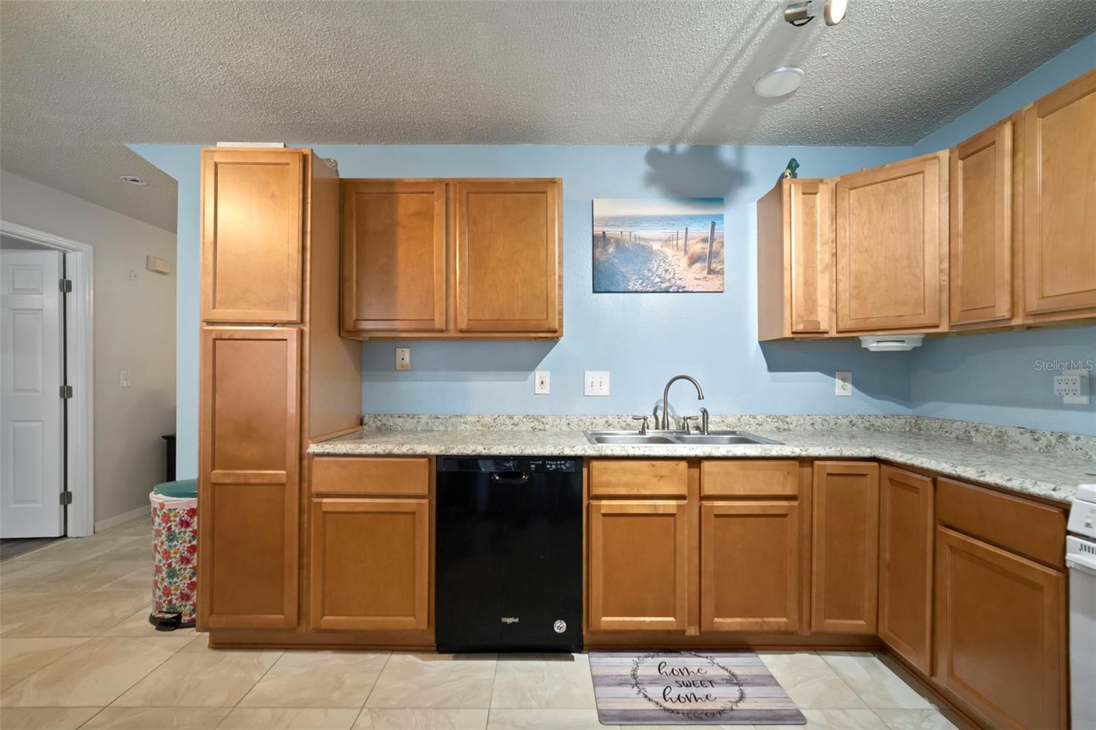 Image 13 of 37 For 923 Cape Cod Circle