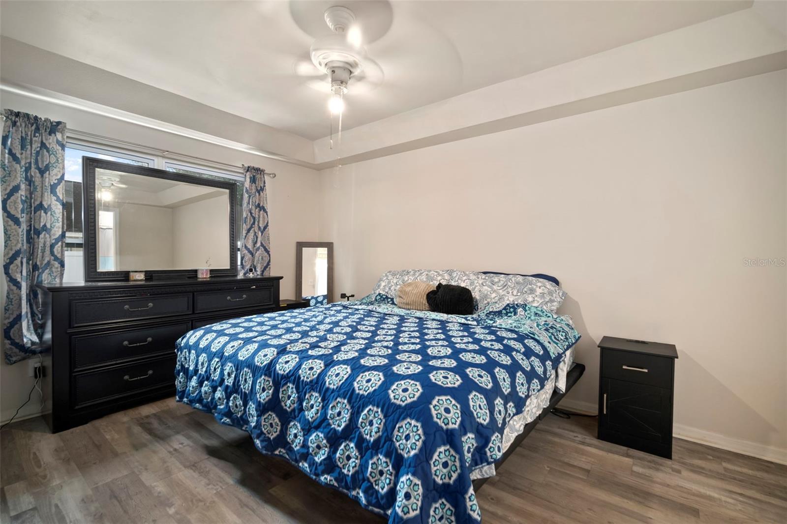 Image 15 of 37 For 923 Cape Cod Circle