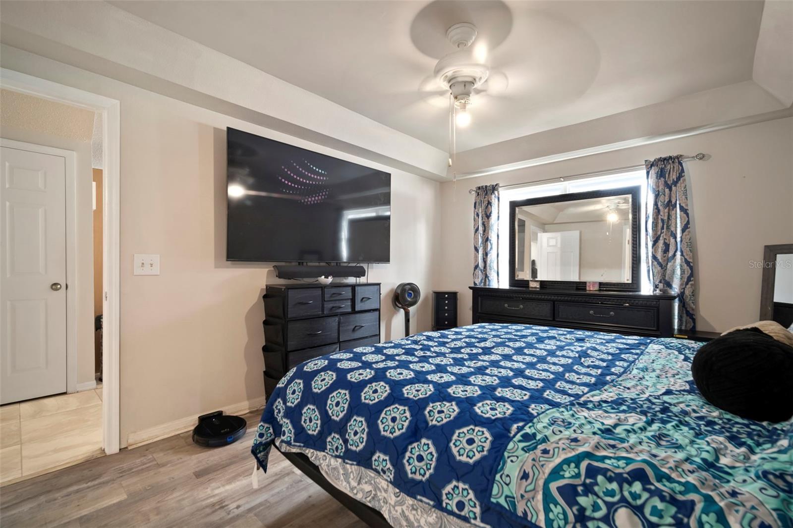 Image 17 of 37 For 923 Cape Cod Circle