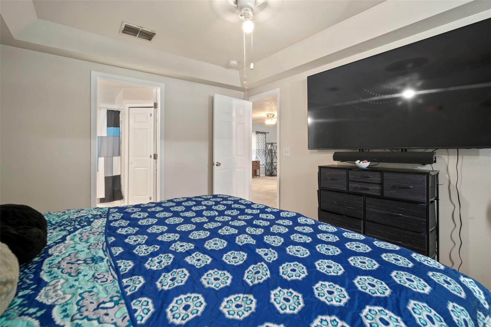 Image 18 of 37 For 923 Cape Cod Circle