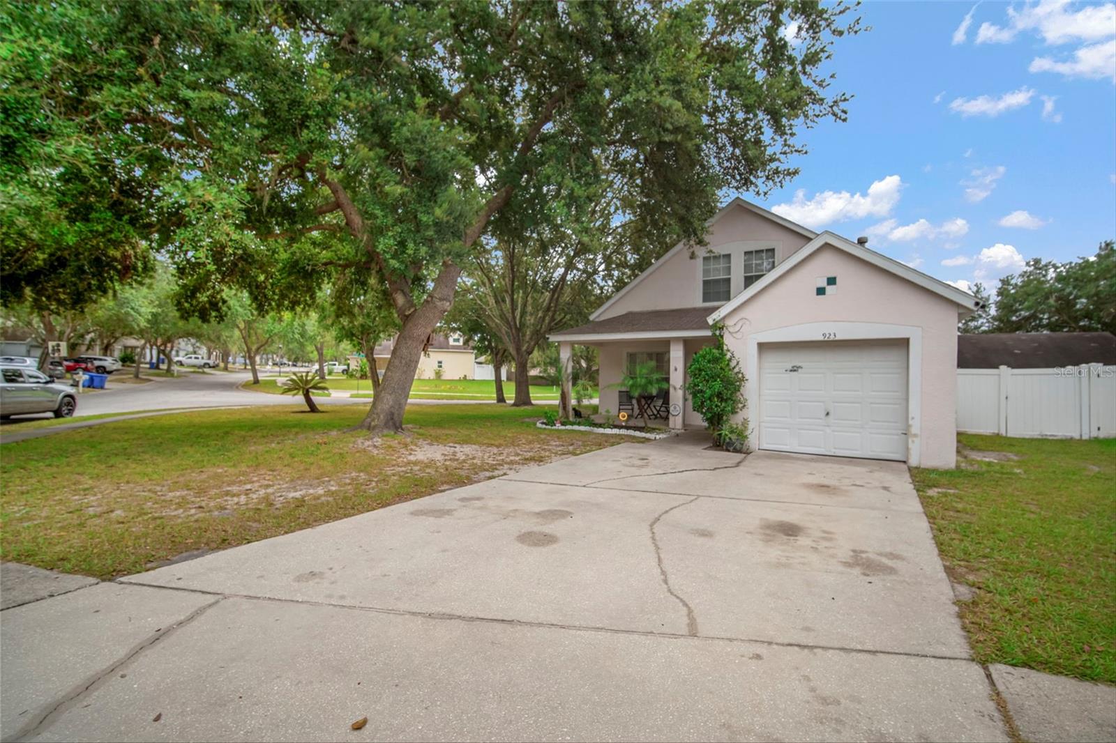 Image 2 of 37 For 923 Cape Cod Circle