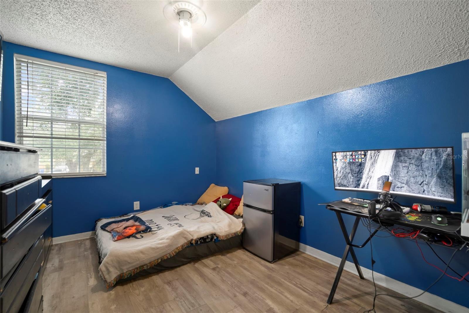 Image 20 of 37 For 923 Cape Cod Circle