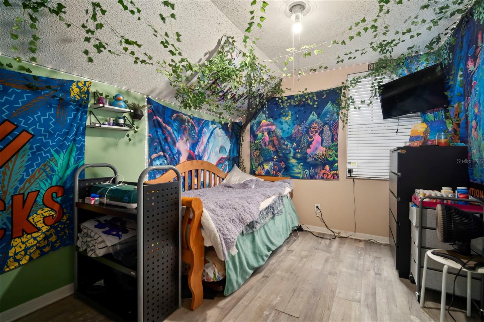 Image 22 of 37 For 923 Cape Cod Circle