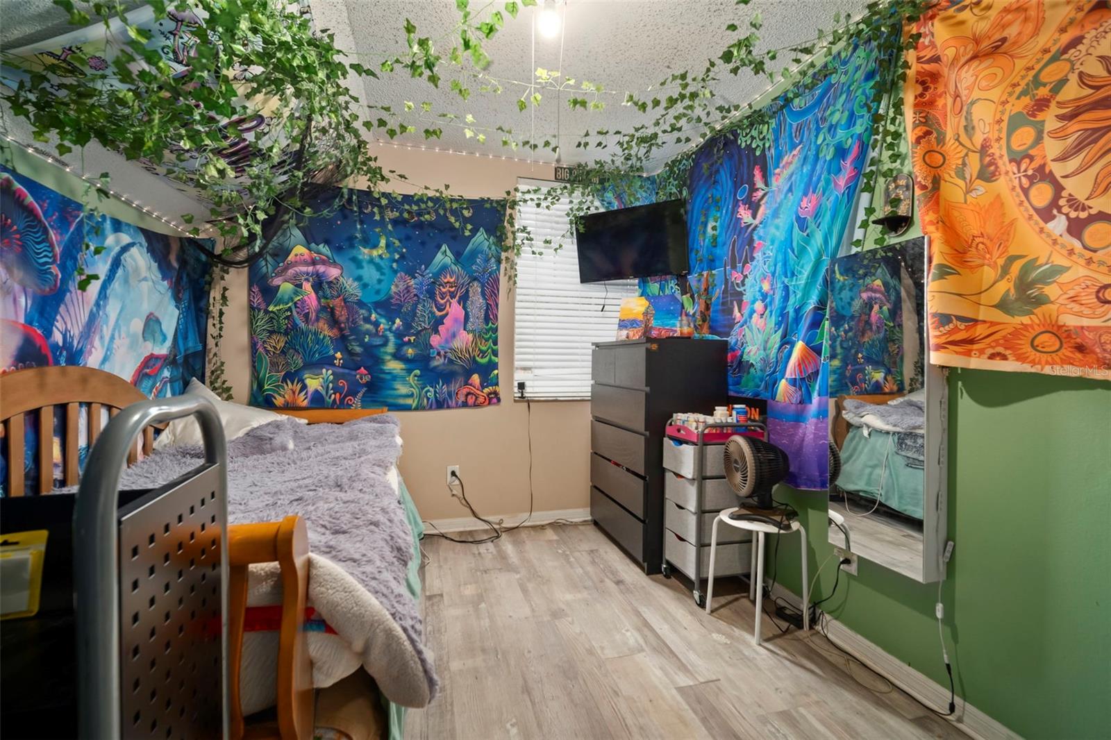 Image 23 of 37 For 923 Cape Cod Circle