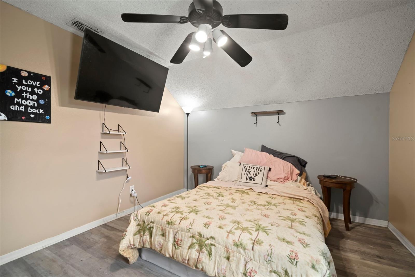 Image 26 of 37 For 923 Cape Cod Circle