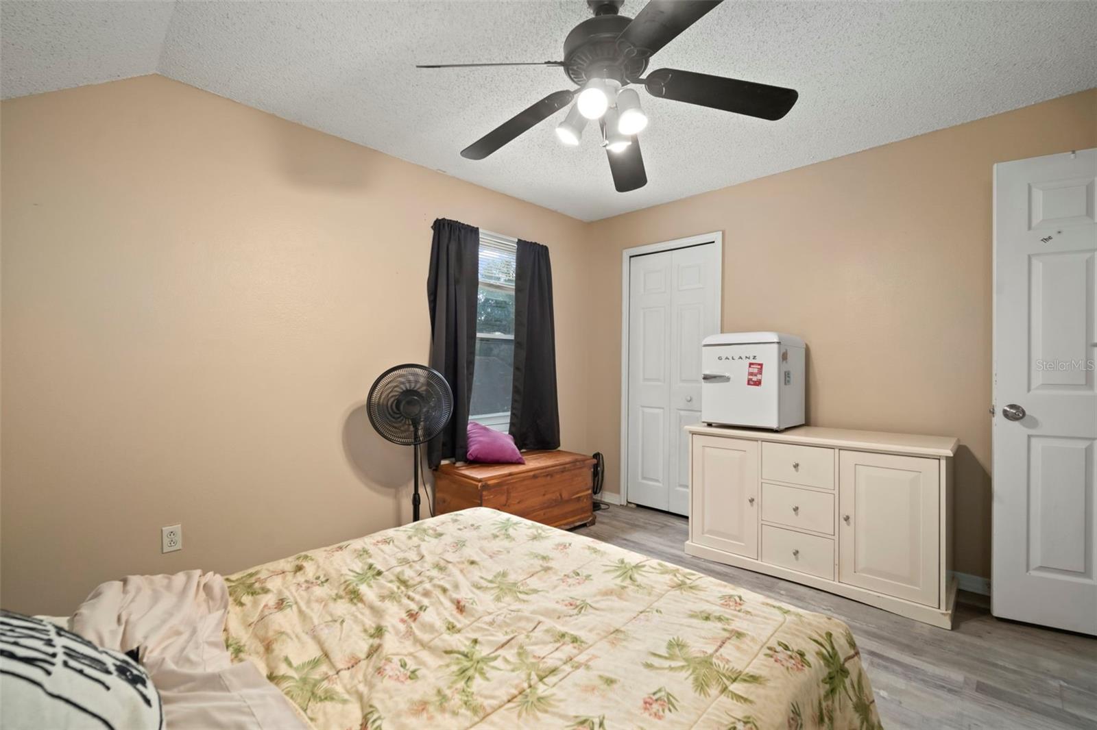 Image 27 of 37 For 923 Cape Cod Circle