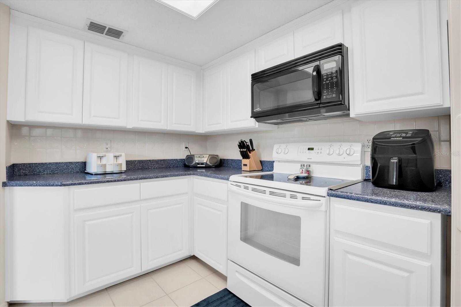 Image 8 of 44 For 534 Walden Court