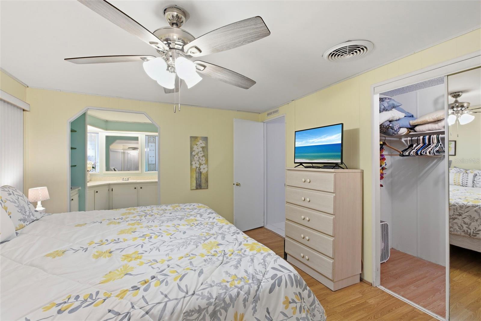 Image 16 of 73 For 521 San Clemente Circle