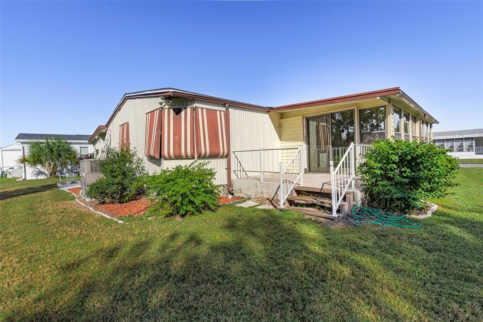 Image 24 of 73 For 521 San Clemente Circle