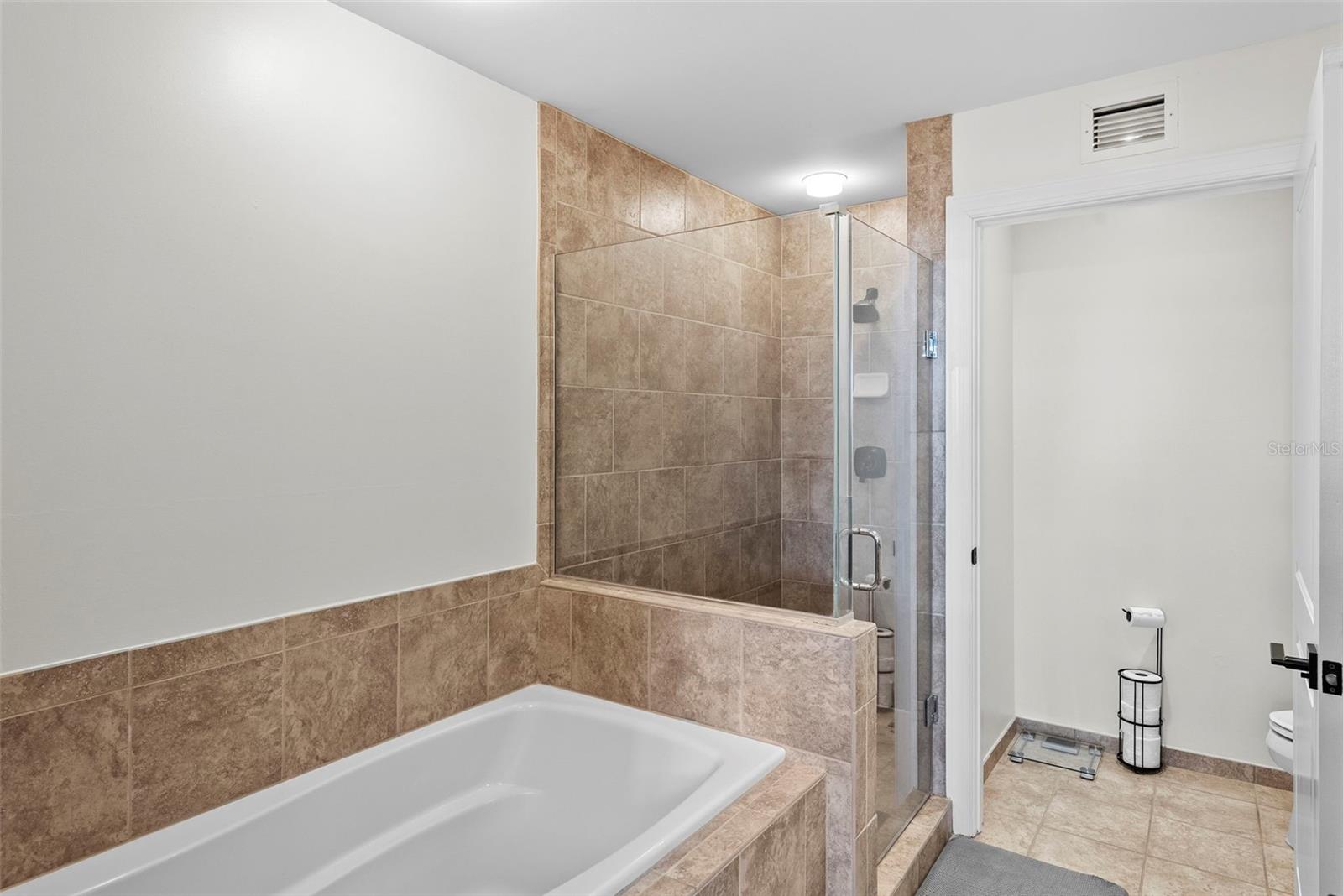 Image 26 of 45 For 1238 Kennedy Boulevard 402