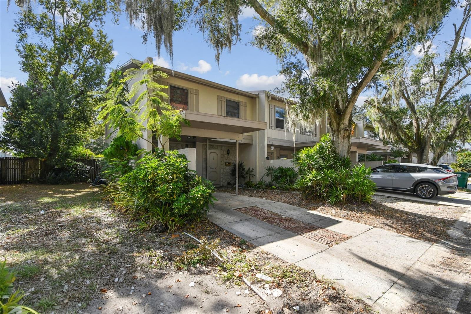 Details for 5264 Tennis Court Circle 5, TAMPA, FL 33617