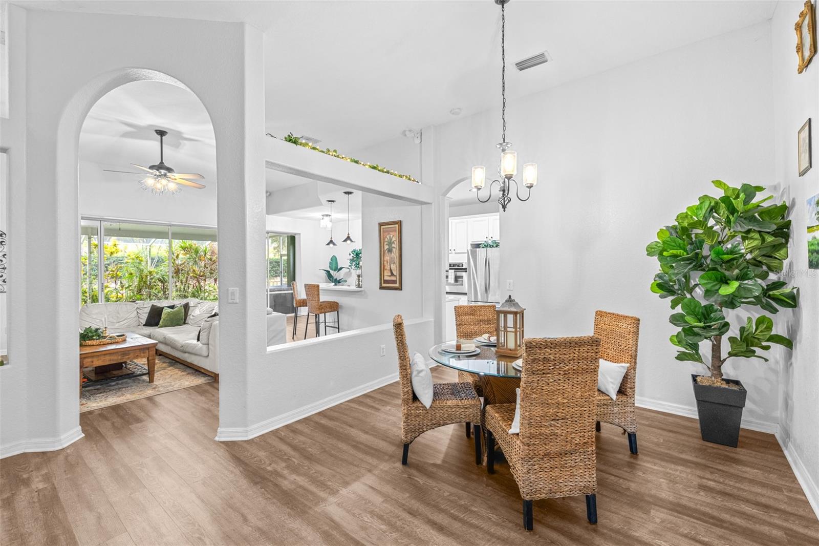 Listing photo id 8 for 12532 Burgess Hill