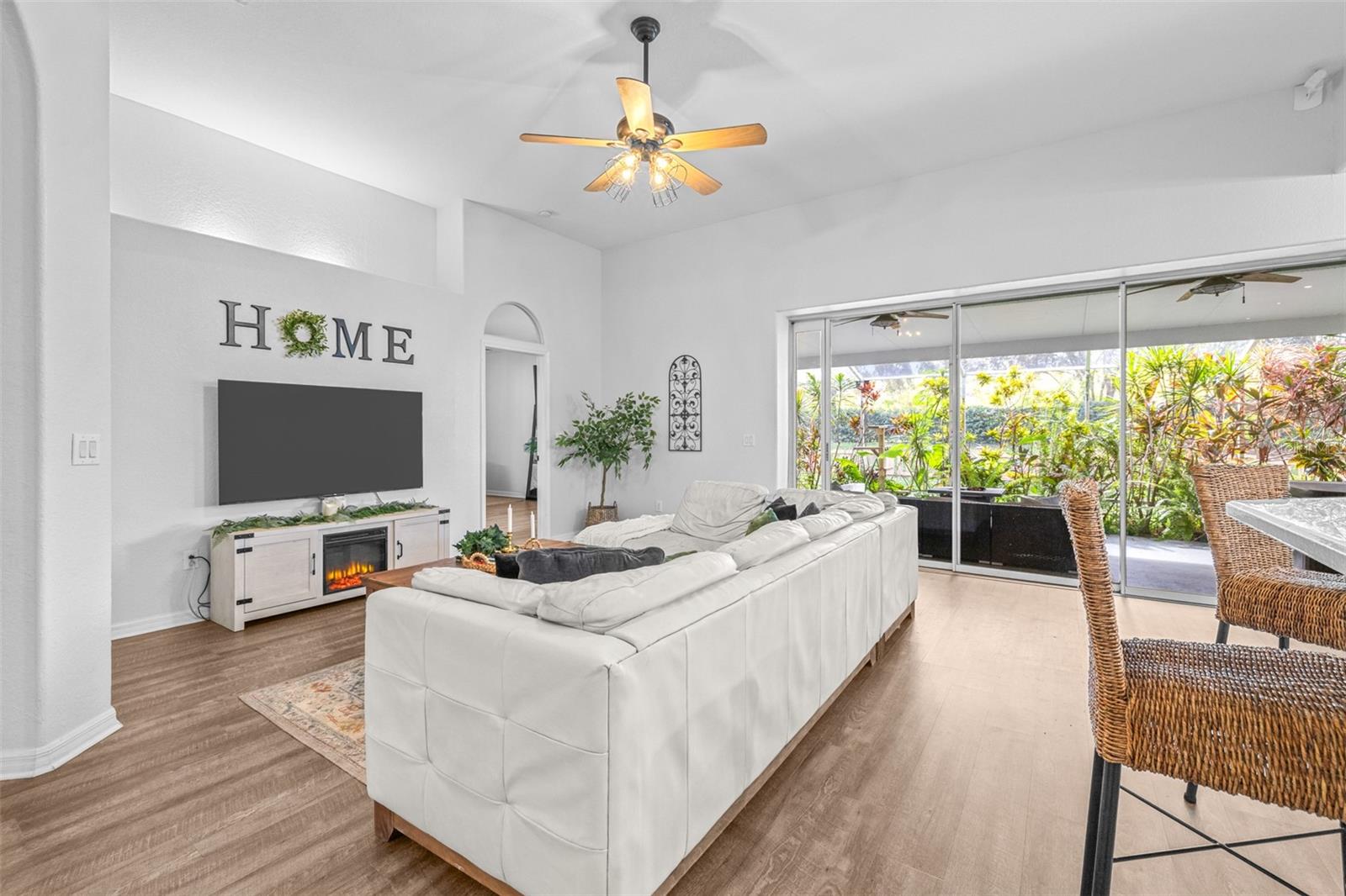 Listing photo id 10 for 12532 Burgess Hill