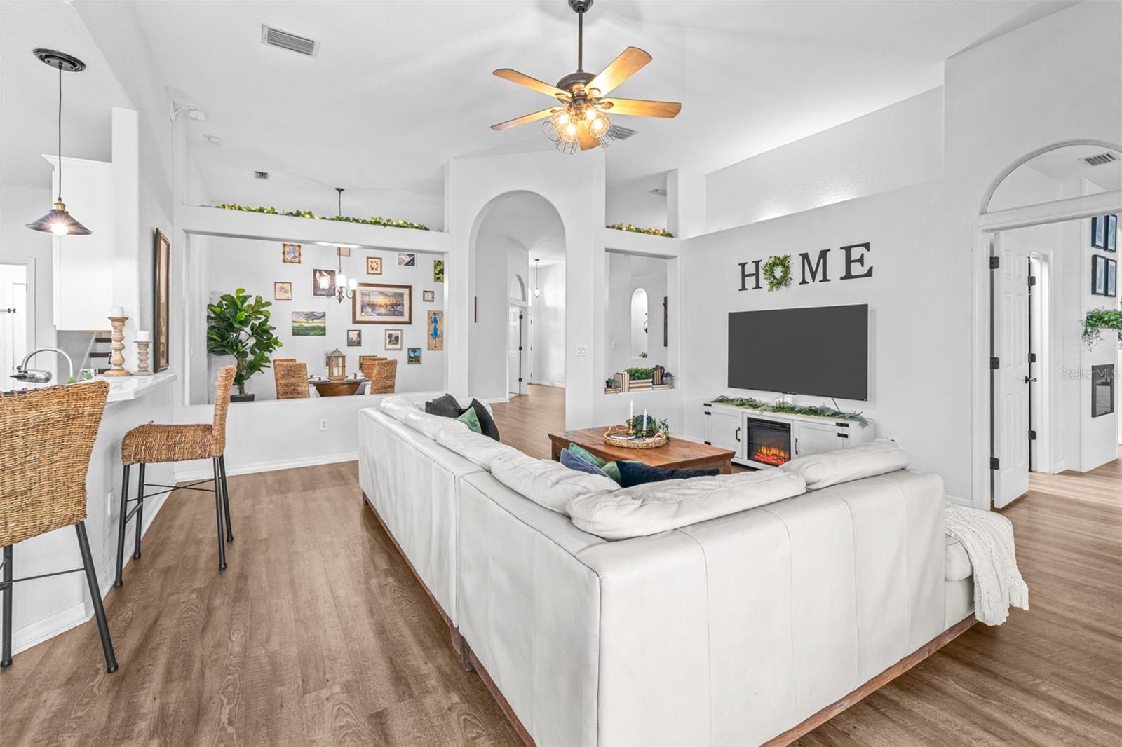 Listing photo id 13 for 12532 Burgess Hill