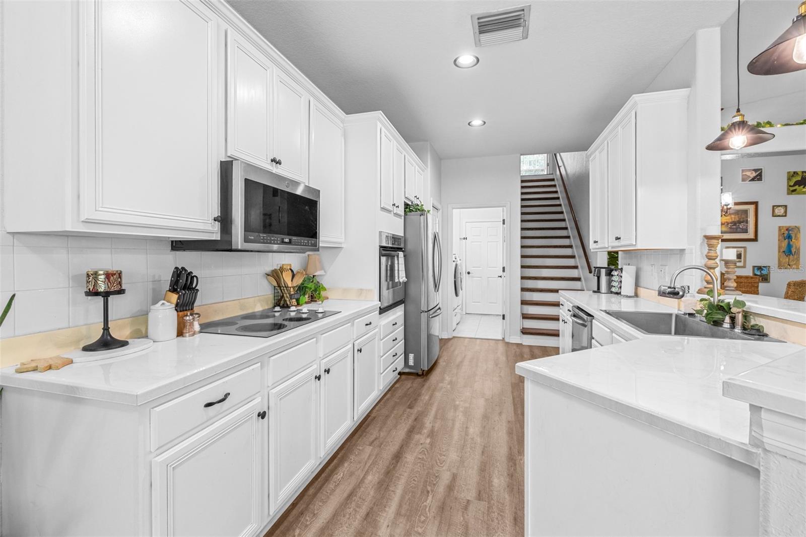 Listing photo id 16 for 12532 Burgess Hill