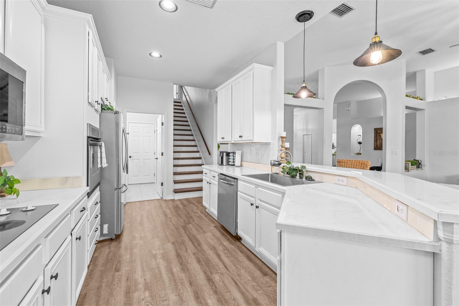 Listing photo id 18 for 12532 Burgess Hill