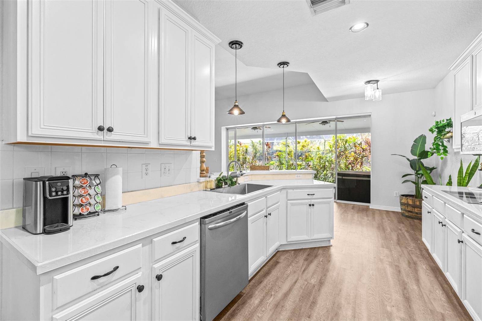 Listing photo id 22 for 12532 Burgess Hill