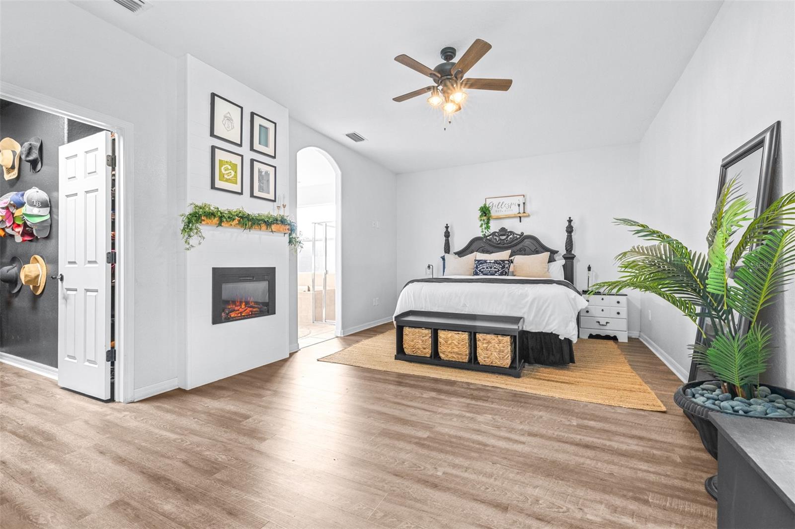 Listing photo id 25 for 12532 Burgess Hill