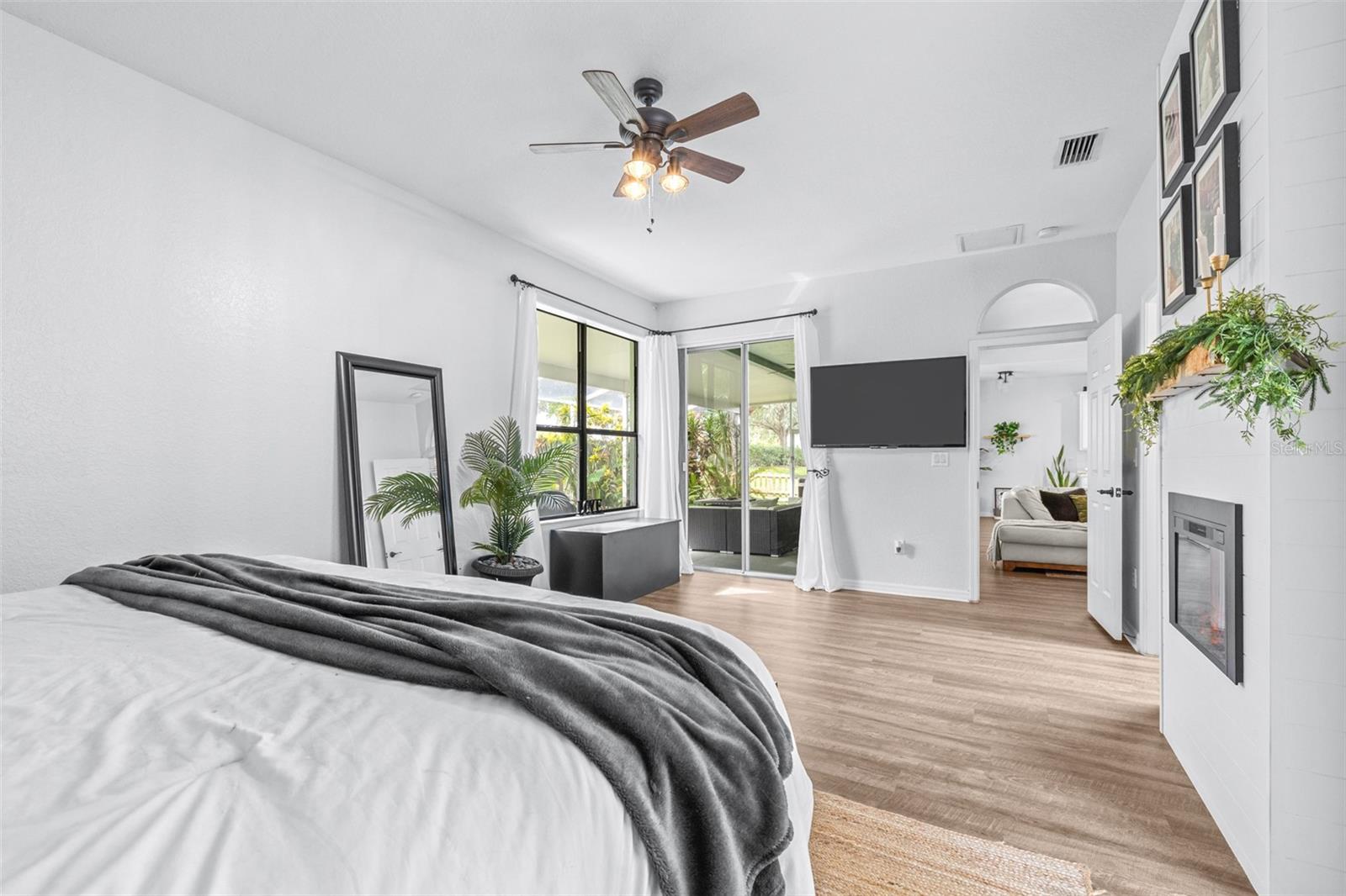 Listing photo id 26 for 12532 Burgess Hill