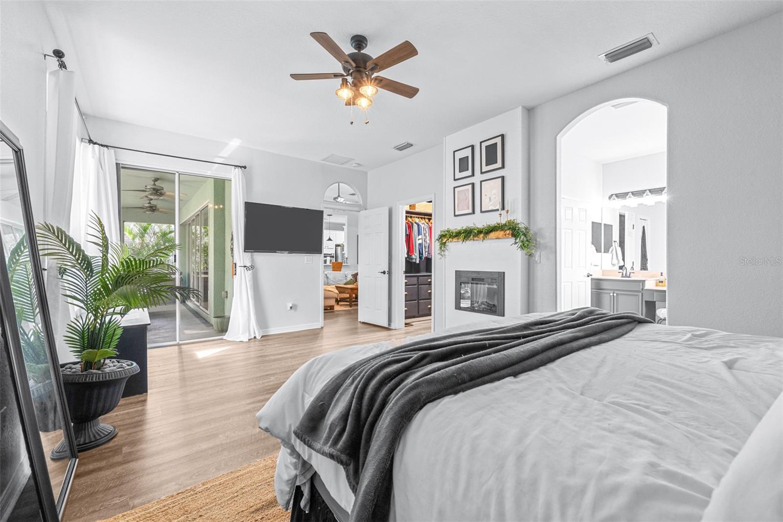 Listing photo id 27 for 12532 Burgess Hill