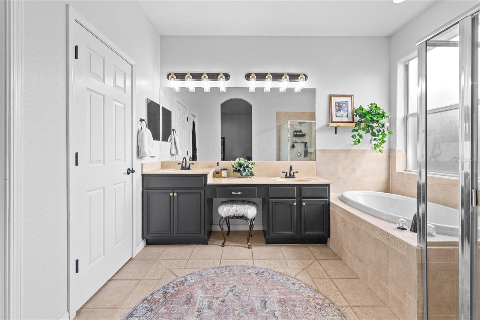 Listing photo id 30 for 12532 Burgess Hill