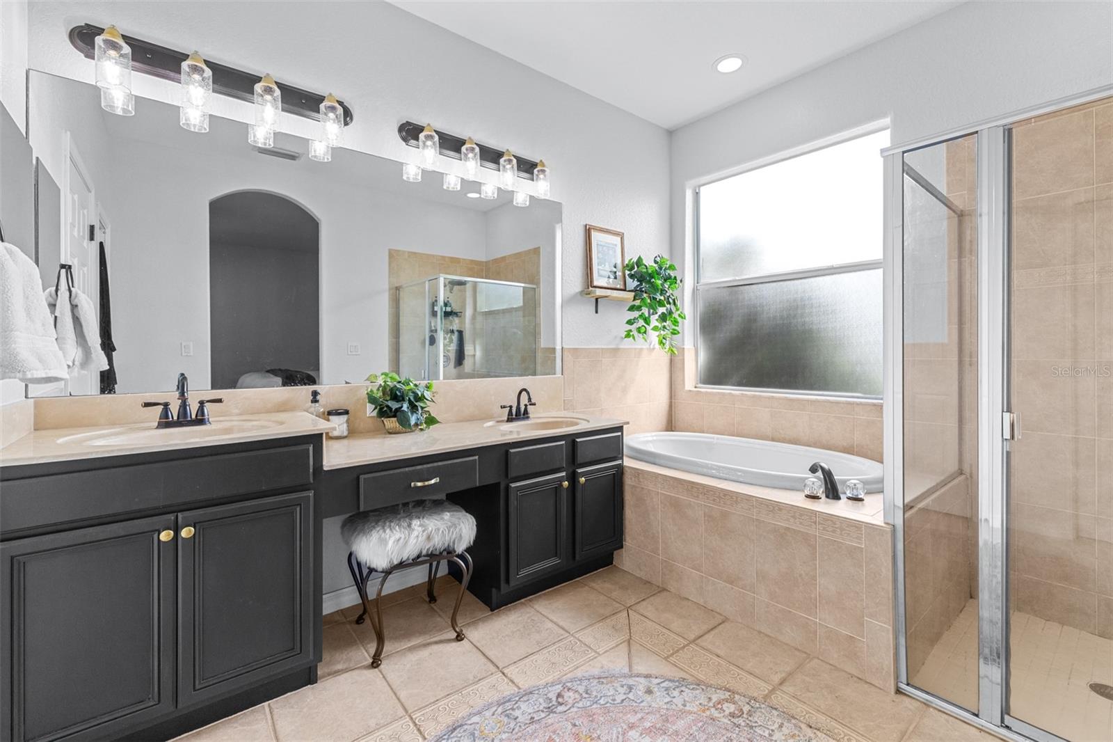 Listing photo id 31 for 12532 Burgess Hill