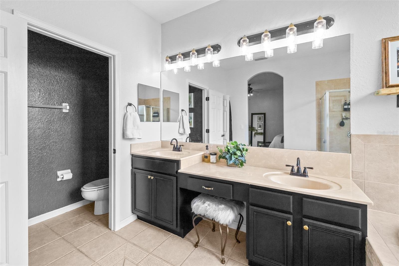 Listing photo id 32 for 12532 Burgess Hill