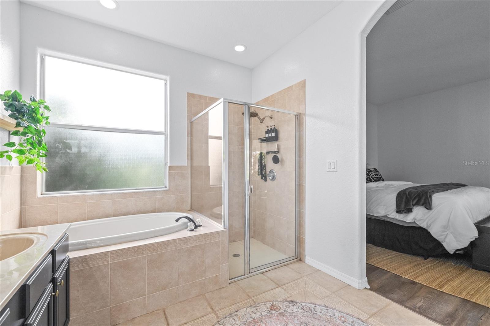 Listing photo id 33 for 12532 Burgess Hill