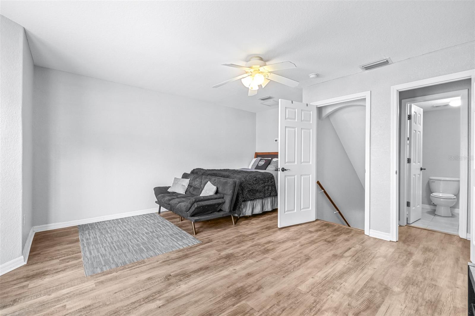 Listing photo id 41 for 12532 Burgess Hill