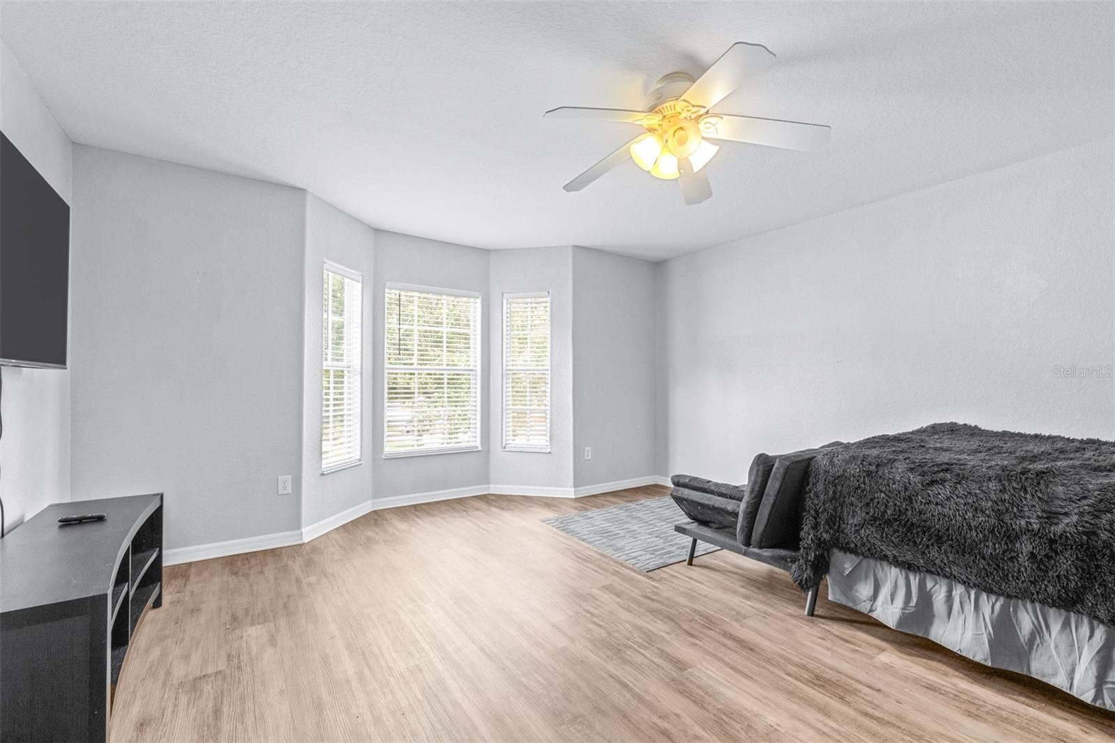 Listing photo id 43 for 12532 Burgess Hill