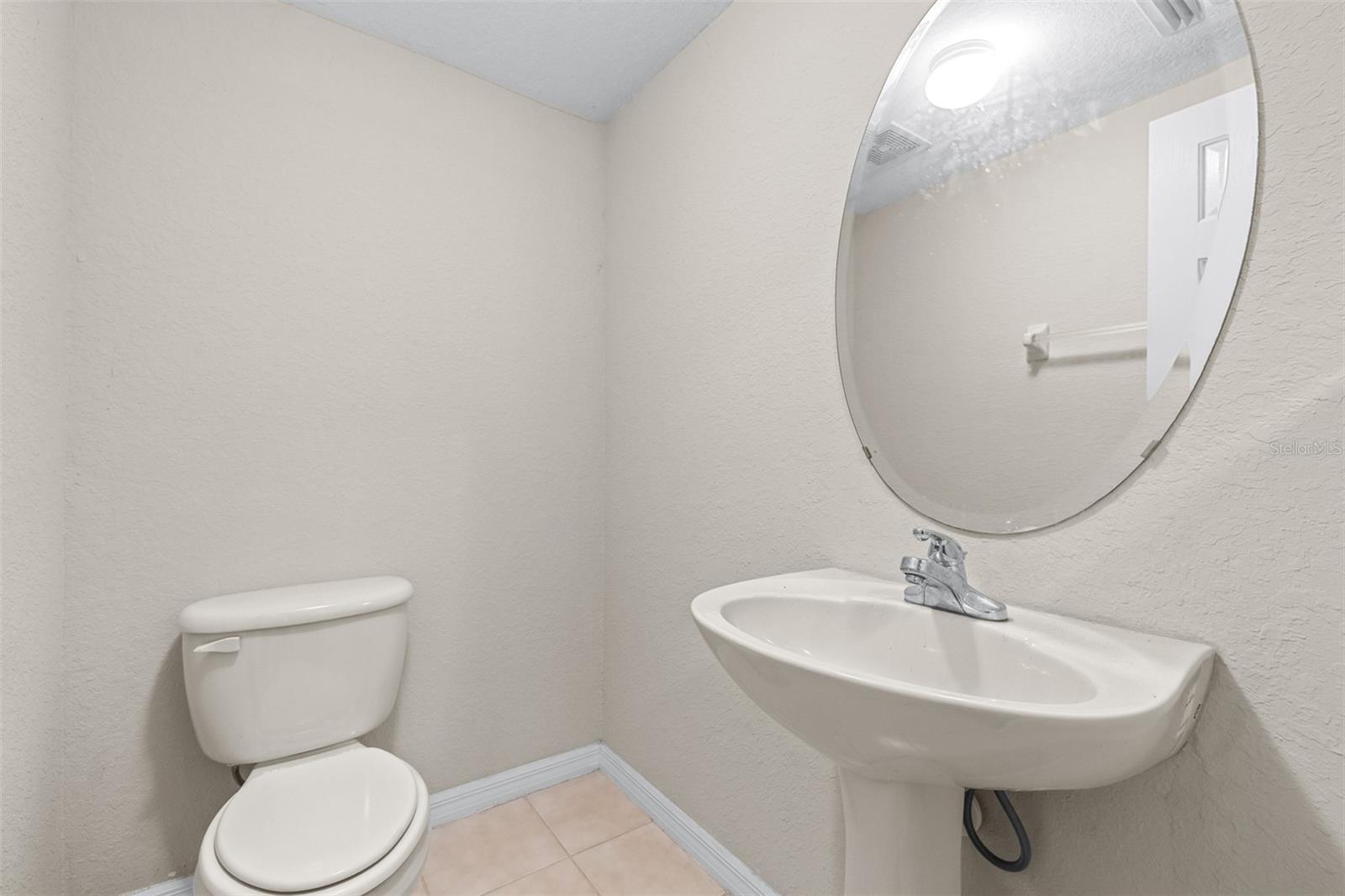 Listing photo id 44 for 12532 Burgess Hill