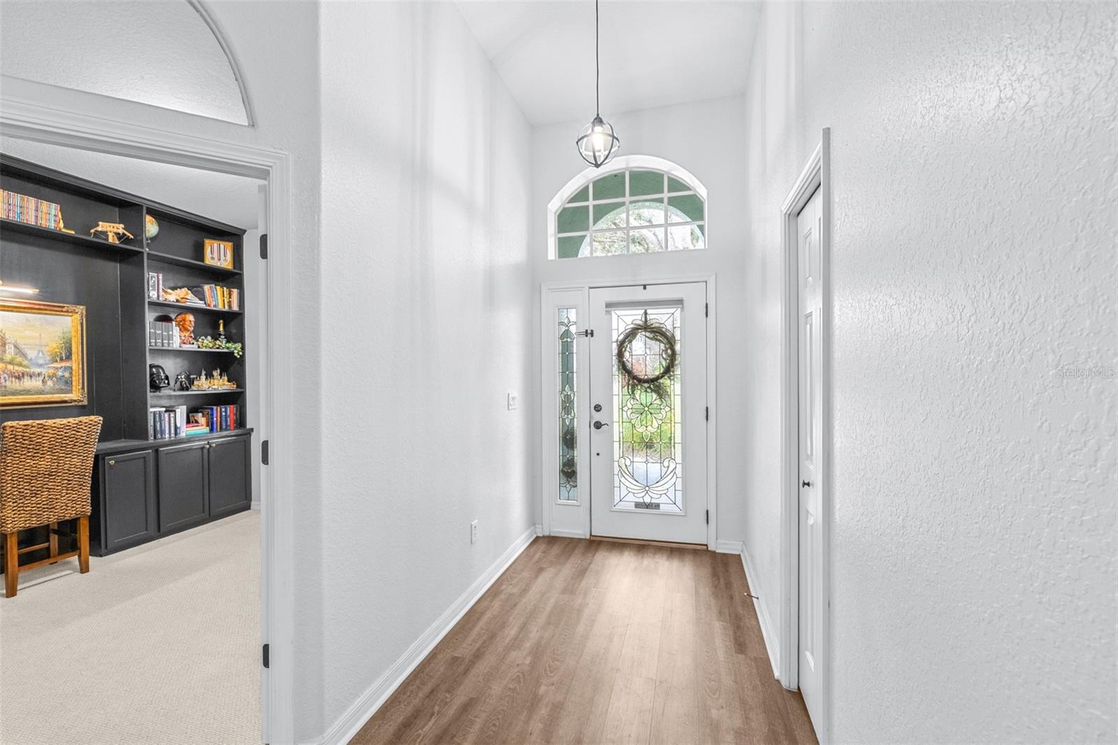 Listing photo id 3 for 12532 Burgess Hill