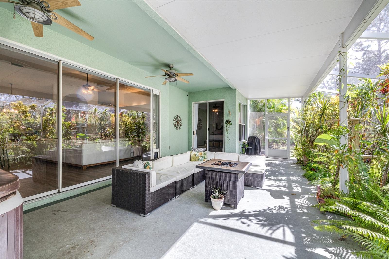 Listing photo id 48 for 12532 Burgess Hill