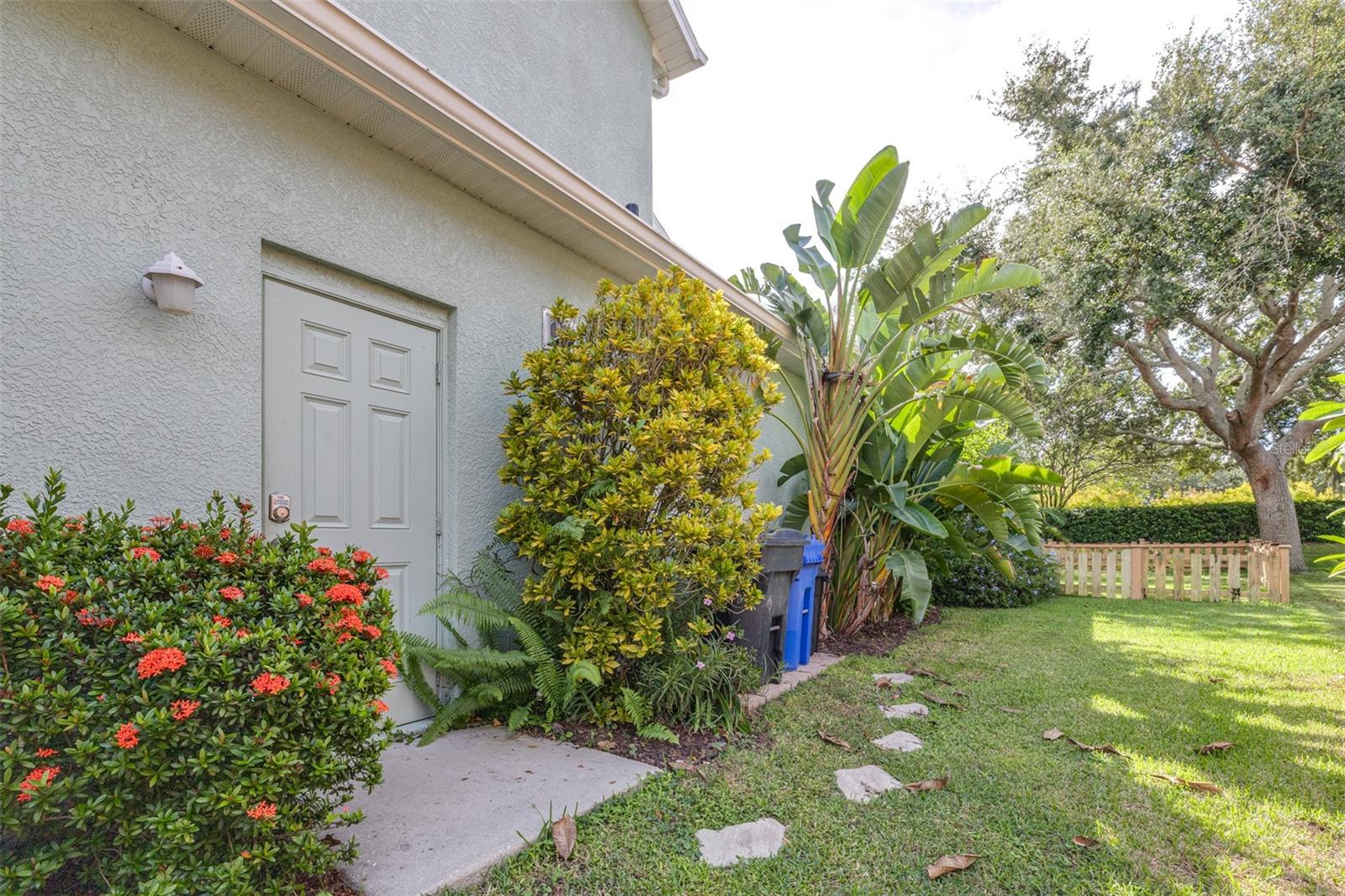 Listing photo id 50 for 12532 Burgess Hill