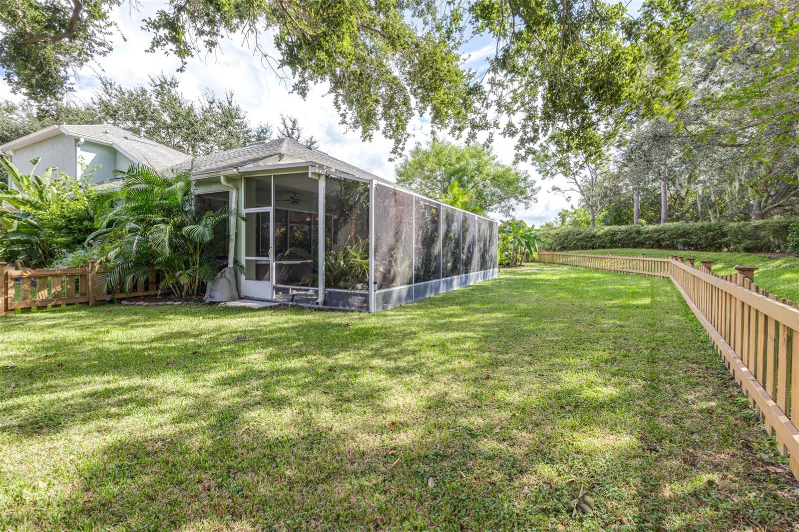 Listing photo id 52 for 12532 Burgess Hill